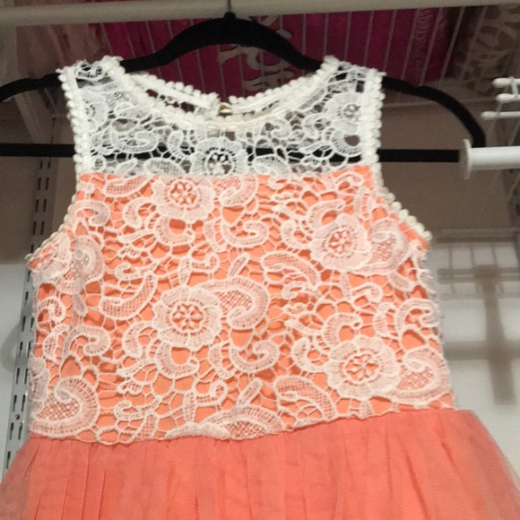 Peach colored dress - Picture 4 of 6